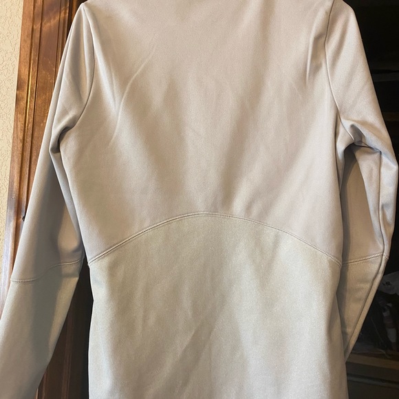 North Face light weight jacket. - Picture 3 of 4